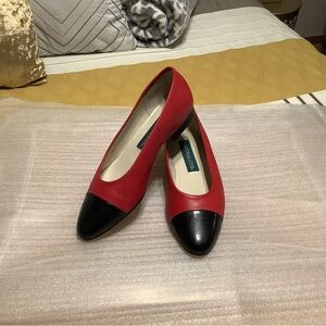 Leather upper Naturalizer Red and Black flats